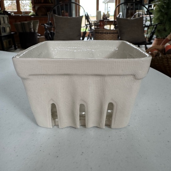 Vintage Nesting Berry Box Colanders - Set Of 2 - Picture 15 of 15